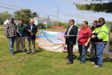 Worcester County Commissioners and Talkie Communications professionals cut the ribbon to celebrate the newly-installed fiber-optic broadband cabinet at the Bishopville Park